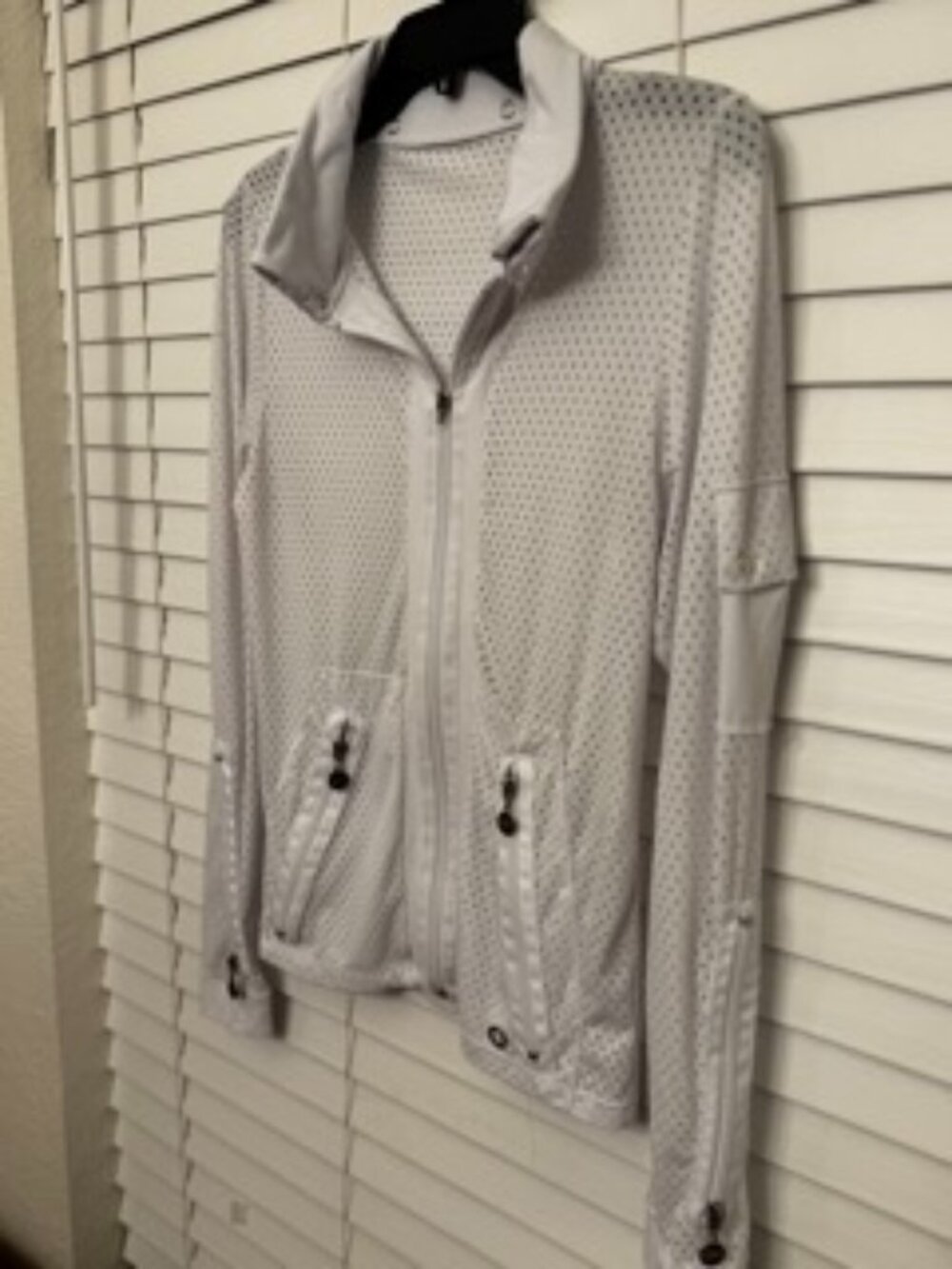 Bluefish Cosmo Jacket White Mesh Moisture Wicking XL Sports Workout Outdoor